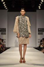 Model walk the ramp for Ashish Soni Show at Wills Lifestyle India Fashion Week 2012 day 4 on 9th Oct 2012 (10).JPG